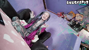 Ink-covered beauty&rsquo_s livestream featuring anal fun