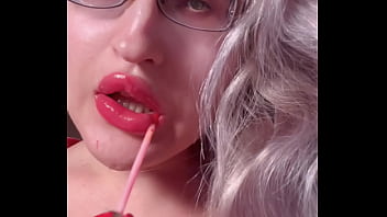 Bimbo red lipgloss captivated. Webcam Session talk with bimbo girl. Red lips and red lipgloss worship.