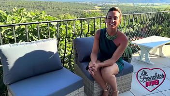 Pam et Ashley, deux blondes coquines, aiment le sexe &agrave_ trois !