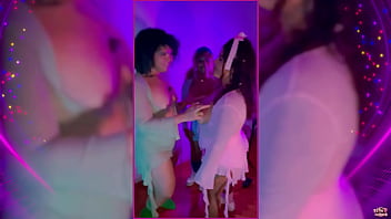 SAFADAS SE PEGANDO GOSTOSO! ARROMBAMOS NOSSA AMIGA