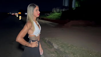 ESPOSA DANDO PRA UM ESTRANHO NO MEIO DA VIA PÚ_BLICA RJ