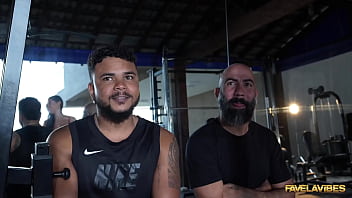 Na Casa das Proibidas, a Mila Hot puxou o treino e deu gostoso na academia do FV para dois brutos | Mila Hot | Felipe Costa | Erick Frei