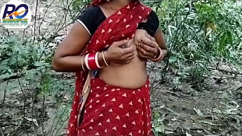 Fast time, Bhabhi called to fuck in the jungle, removed her saree and blouse and showed her pussy and boobs and inserted her dick in her ass from behind, Hindi audio, Claire Vaise