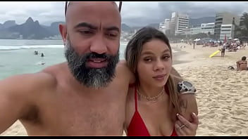 Ela ficou com tes&atilde_o na praia e arrebentei o cuzinho dela