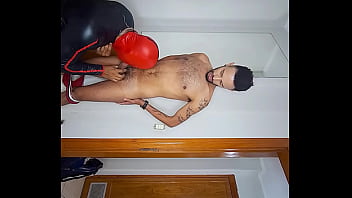 Eu fui obrigado a comer esse mega rabo grande,enorme e delicioso do professor sigiloso da Smart fit