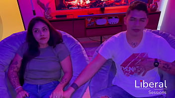 El nacimiento de un cuckold, cornudo disfruta de ver como se cogen a su esposa