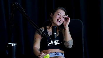 VEJA A ENTREVISTA SAFADA E CHEIA DE PUTARIA COM A FLOR DE DAMIANA COM VOV&Ocirc_ MOAI NO PORN CAST BRAZIL - PARTE 4 (WATCH ON: SHEER/RED)