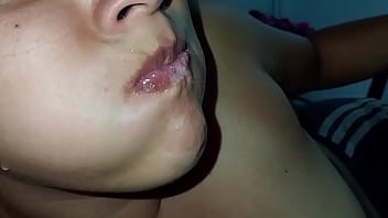 Mi ex queria probarme de nuevo y se traga toda la leche despu&eacute_s de destrozarle la garganta !!