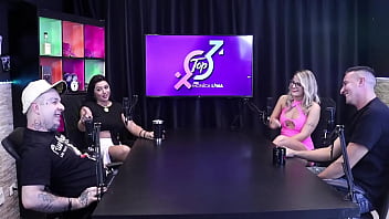 Quando duas gostosas safadas se encontram com seus cornos da essa resenha gostosa - Bruna Carlos e Monica Lima conta tudo sobre como plantar dois pares de chifres em seus maridos Completo no RED