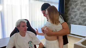 Сводный сын до сих пор девственник, пора это исправить. Ну и самому развлечься