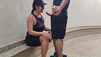 Comi uma garota sapat&atilde_o colega da minha irm&atilde_ e foi bom demais