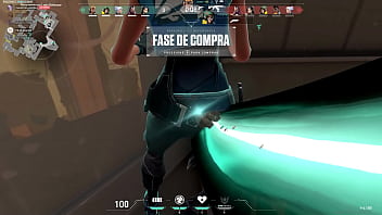 Fazendo sexo anal com uma espada