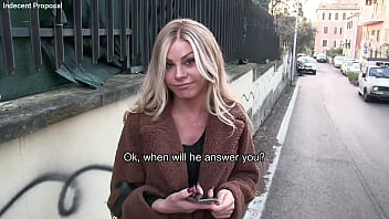 Esclusivo - Accetta 1000&euro_ e si fa sfondare il culo l&#039_italiana calda - English subtitles