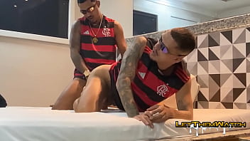 MALANDRO CARIOCA SENDO FUDIDO POR NOVINHO NEGÃ_O
