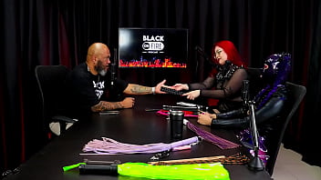 Duas gostosas apresentam seus instrumentos de trabalho e de prazer pessoal - Rainbow Witch &amp_ Madame Agatha (WATCH ON: SHEER/RED)