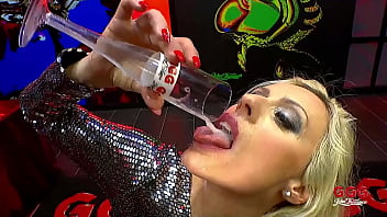 GGG - SUPER MILF SLUT LOOKING FORWARD TO THE HARD COCK AND LOTS OF CUM