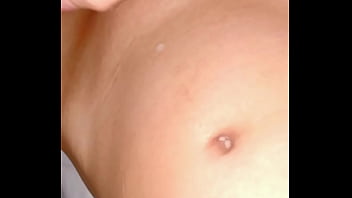 つるつるパイパンおちんちんの射精