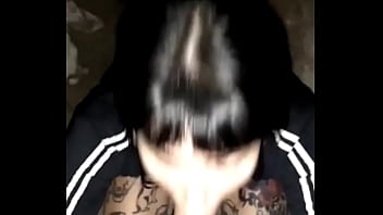 La mejor amiga de mi novia no aguant&oacute_ y me la chup&oacute_ en la calle