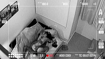 CAMERA DE SEGURANÇ_A REAL FLAGRA AMANTE FUDENDO MUITO E BEBENDO LEITINHO ENQUANTO CORNO TRABALHA