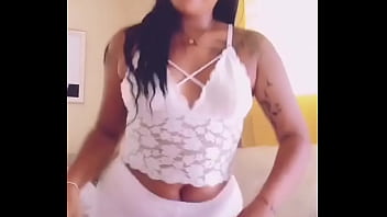 Gordinhal com a calcinha marcando