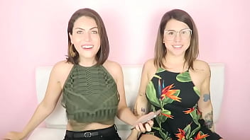 Duas safada vai fazer voce gozar muito