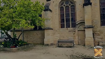 Cat In Mini, magnifique blonde, veut une bite bien dure !