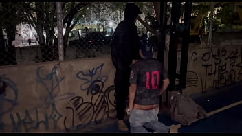 AMIGOS FORAM BEBER NA QUADRA E CABARAM NA BRODERAGEM ATÉ_ QUE DERREPENDE APARECEU UM MORADOR DE RUA QUE DEIXOU TUDO MAIS INTERESSANTE (TEASER)