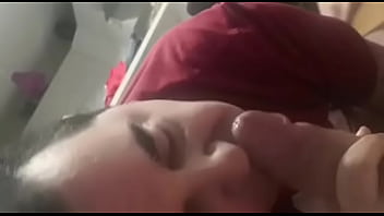 Mi macho se corre en mi boca.