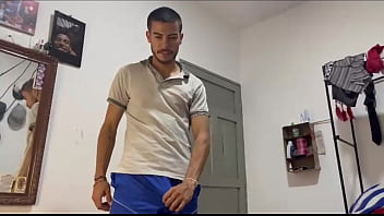 SORPRENDO A MI MADRASTRA MASTURBANDOSE Y ME LA FOLLO BIEN RICO