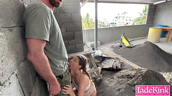 We couldn'_t hold back so had a quick sex on a construction site