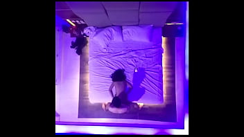 MI papi me usa en correa como perrita que soy en un motel pt1 (sin sonido)