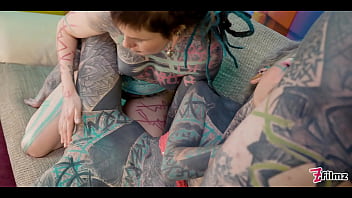 Inked-up Guy Threesome Alternative Babes Share His Dick