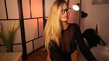 Takes a rubber dick in her mouth