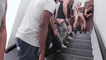 7 on 1 - LADY ANA - DAP - PEE