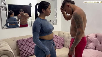 madrastra de enorme culo es follada por su peque&ntilde_o hijastro - EmilyFox