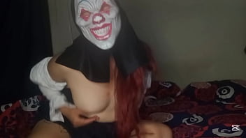 Colegiala grava un video Hot para la noche de halloween