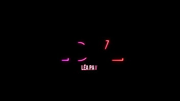 Avec la belle Elie Maxdan nous t'_avons r&eacute_serv&eacute_ un petit JOI coquin &amp_ lesbien ...