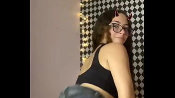 Novinha de shortinho socado no rabo dan&ccedil_ando