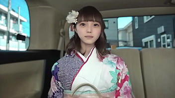 成人式帰りの隠れ爆乳Gカップ20歳 記念撮影と称してハメ撮りを撮影 1