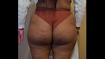 LunaReign- Big Booty Latina Clenching Booty