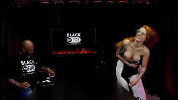 J&aacute_ fica com mulheres a bastante tempo, &eacute_ a &uacute_nica que fala que &eacute_ liberal, e os curiosos do site porn&ocirc_... - Bella Ruiva (WATCH ON: SHEER/RED)