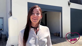 Sandrillon, brune en chaleur, obtient la baise hard qu&#039_elle voulait