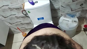 Fuck my Arabic girlfriend in restroom fuck my pussy big arab cock