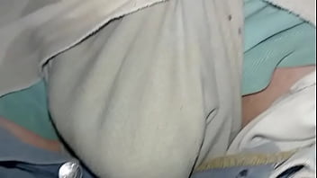 Pantalones orinados con pa&ntilde_al de tela en ma&ntilde_ana lluviosa y dos orgasmos