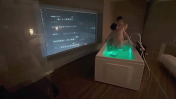 【個人撮影】家にいた可愛いサンタさんの色白美乳を赤ちゃんのように吸いまくる &amp_ 夜景の見えるホテルのお風呂でイチャイチャ立ちバックで激しく突く生ハメSEX