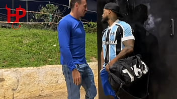 Video 203 - Macho guy will do anything for money, he fucked my ass until he filled me with cum in the middle of the avenue.