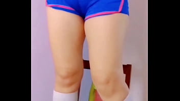 Inocente Chavita en Shortsitos es SORPRENDIDA Por su Vecino que la Manosea &iexcl_La pobre Termino tan Excitada que se Deja COGER  con sus Ricos GEMIDOS!(CASERO AMATEUR)