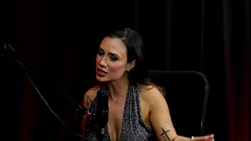 N&atilde_o gosta de pau grande, s&oacute_ fica pelada em casa, tenho brinquedos sexuais, e o squirting... - Taluane Boom (WATCH ON: SHEER/RED)