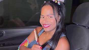 encontrei com uma novinha brincando no parque e ela pediu pra bricar com meu pirulito cabecudo ent&atilde_o levei ela para o carro(COMPLETO NO RED)