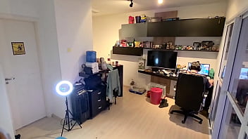 Meu amigo s&oacute_ sabe ficar no Pc e a mulher dele fica muito sozinha e carente. Dei rola para ela ficar feliz